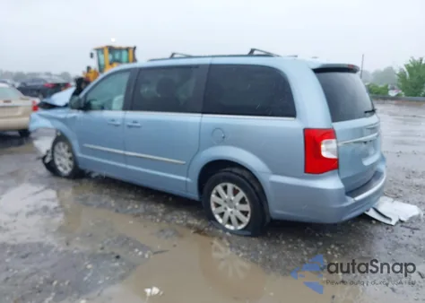 2016 Chrysler Town & Country Touring z USA, uszkodzony, nr VIN 2C4RC1BG8GR240248